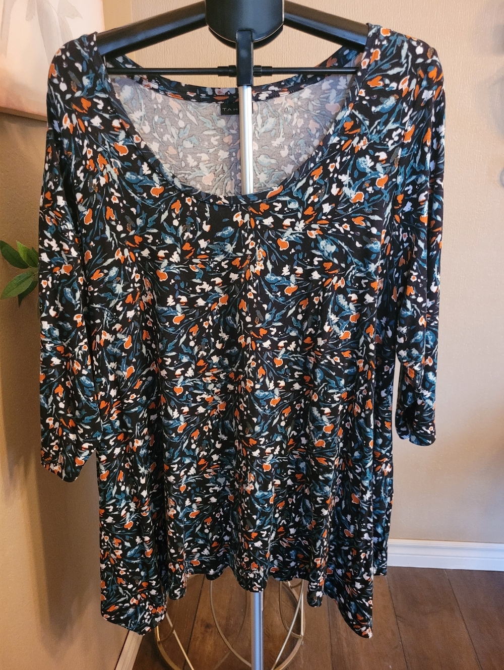 Tahari Plus Black Floral 3/4 Sleeve Tunic Top
